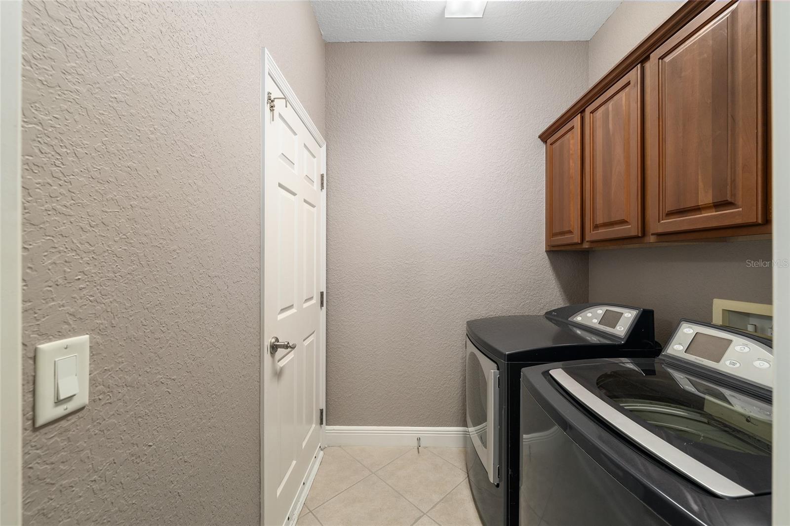 Image 23 of 34 For 533 Inner Circle