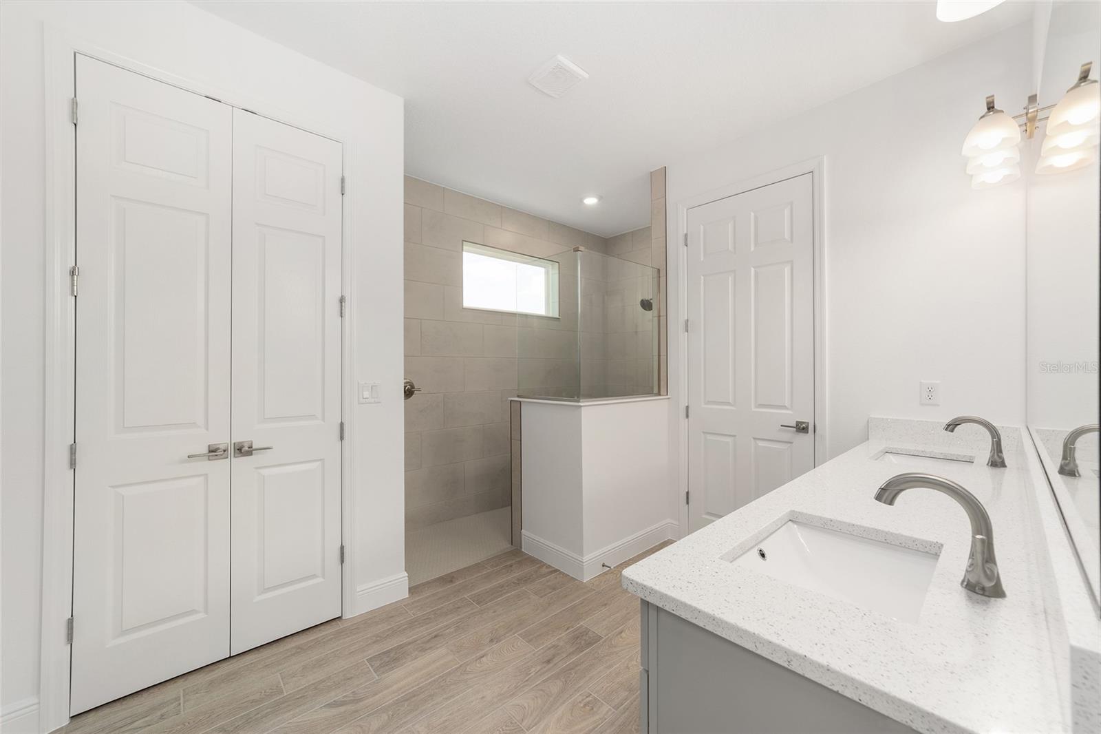 Image 26 of 42 For 8408 101st Avenue