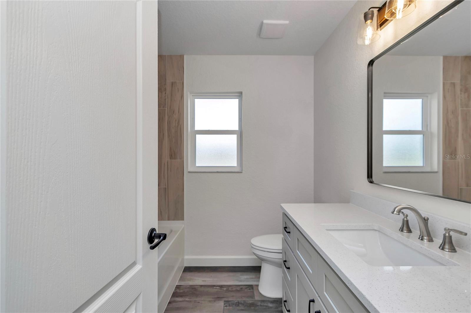 Listing photo id 28 for 18471 66 Loop