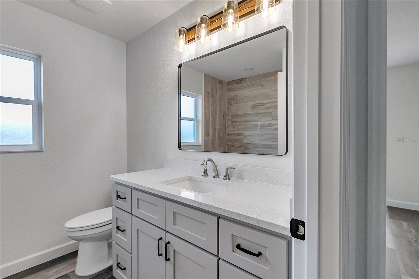 Listing photo id 29 for 18471 66 Loop