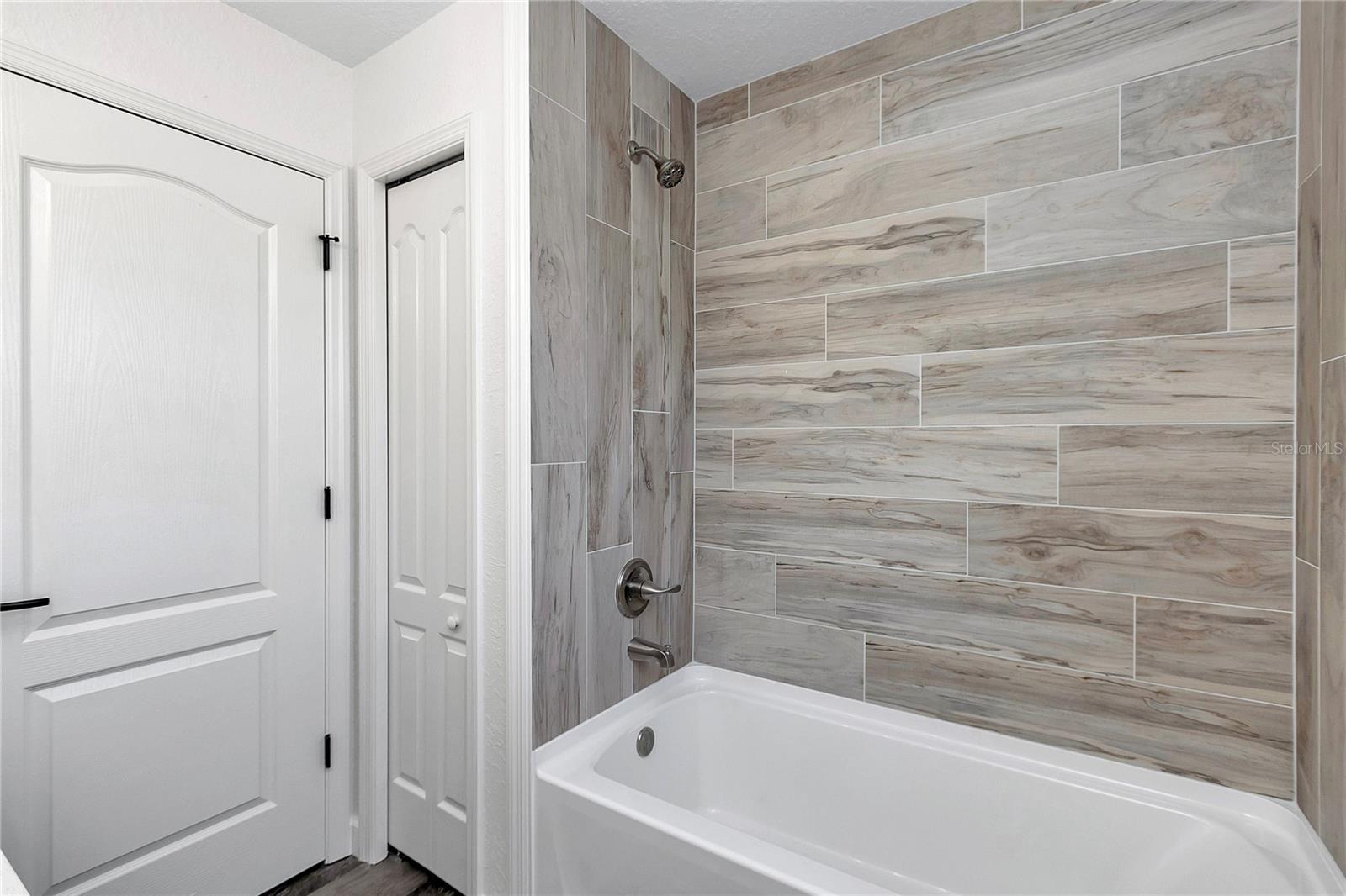 Listing photo id 30 for 18471 66 Loop