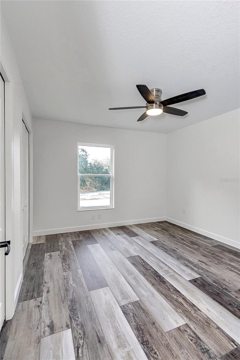 Listing photo id 33 for 18471 66 Loop