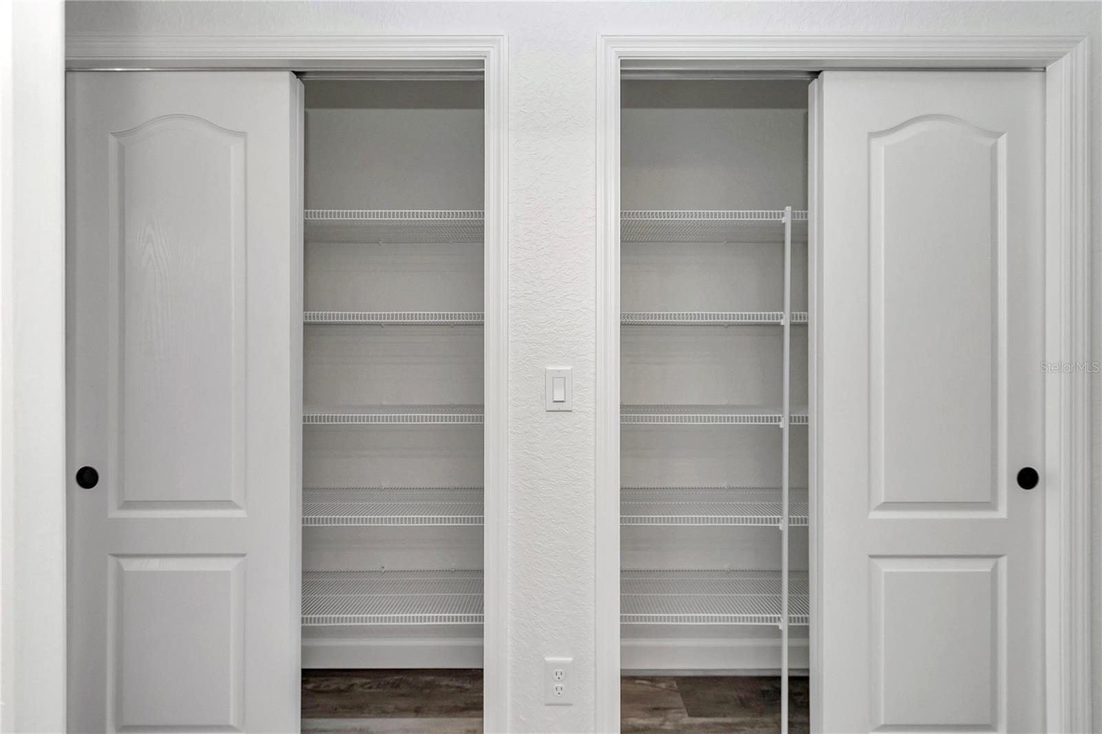 Listing photo id 35 for 18471 66 Loop