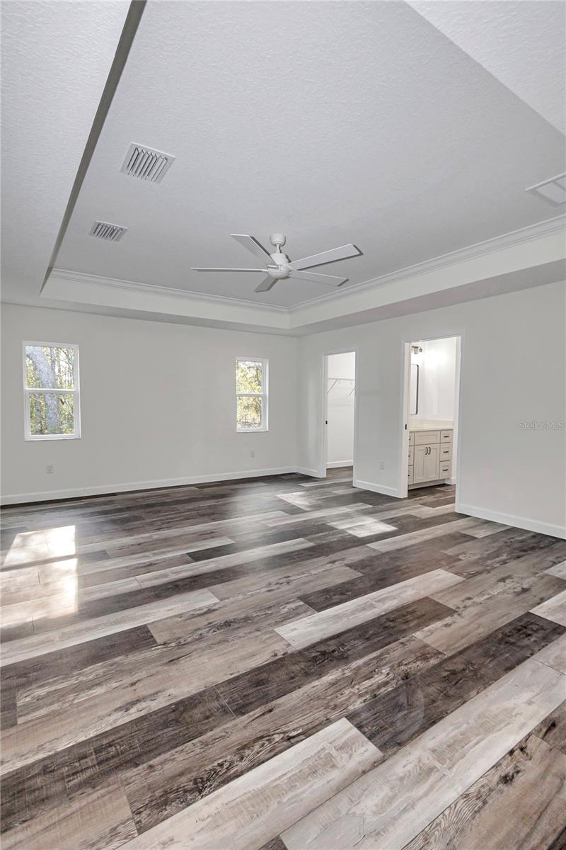 Listing photo id 37 for 18471 66 Loop