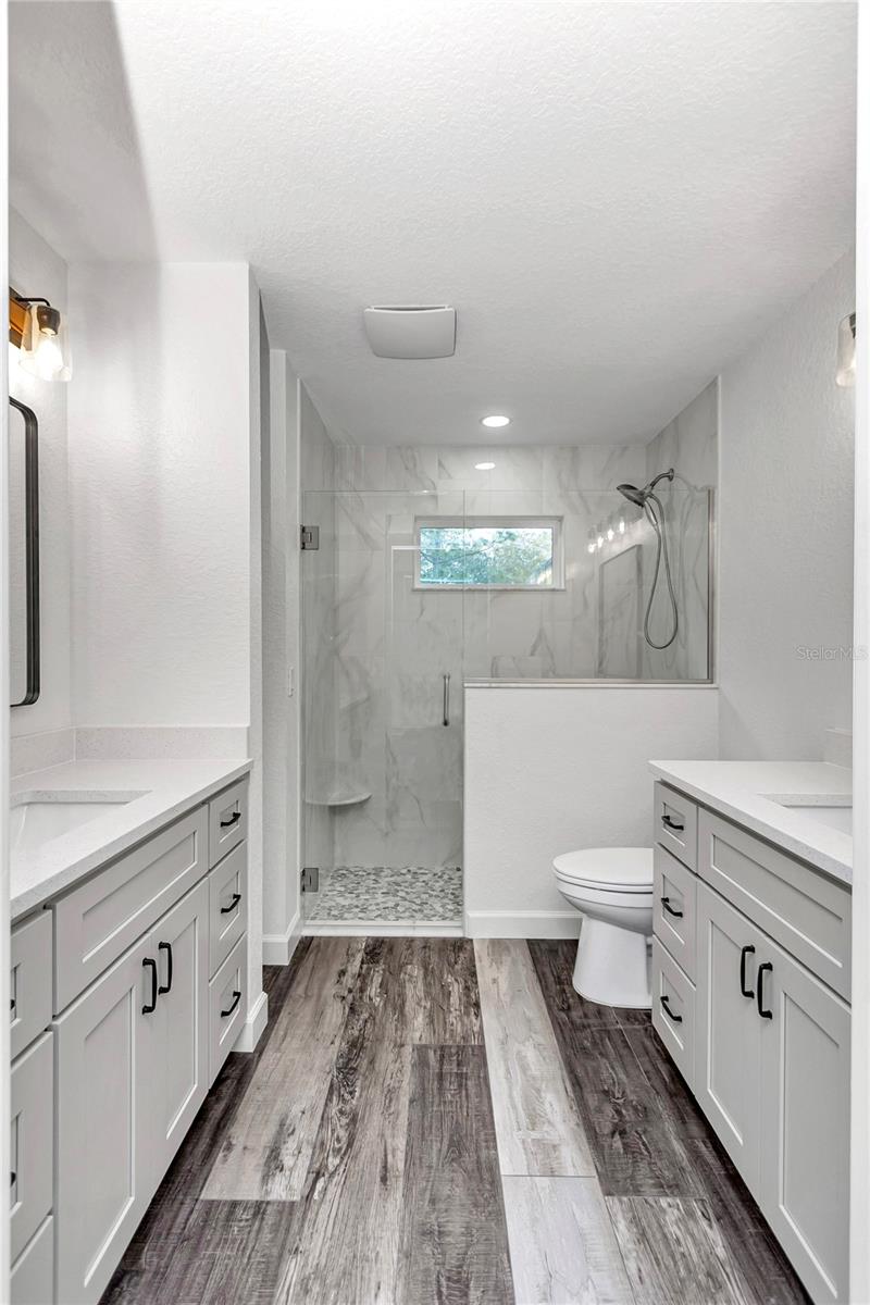 Listing photo id 41 for 18471 66 Loop