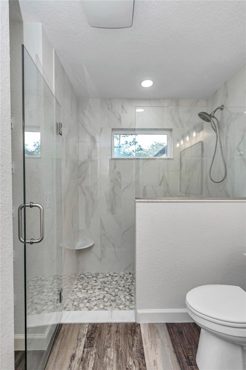 Listing photo id 42 for 18471 66 Loop