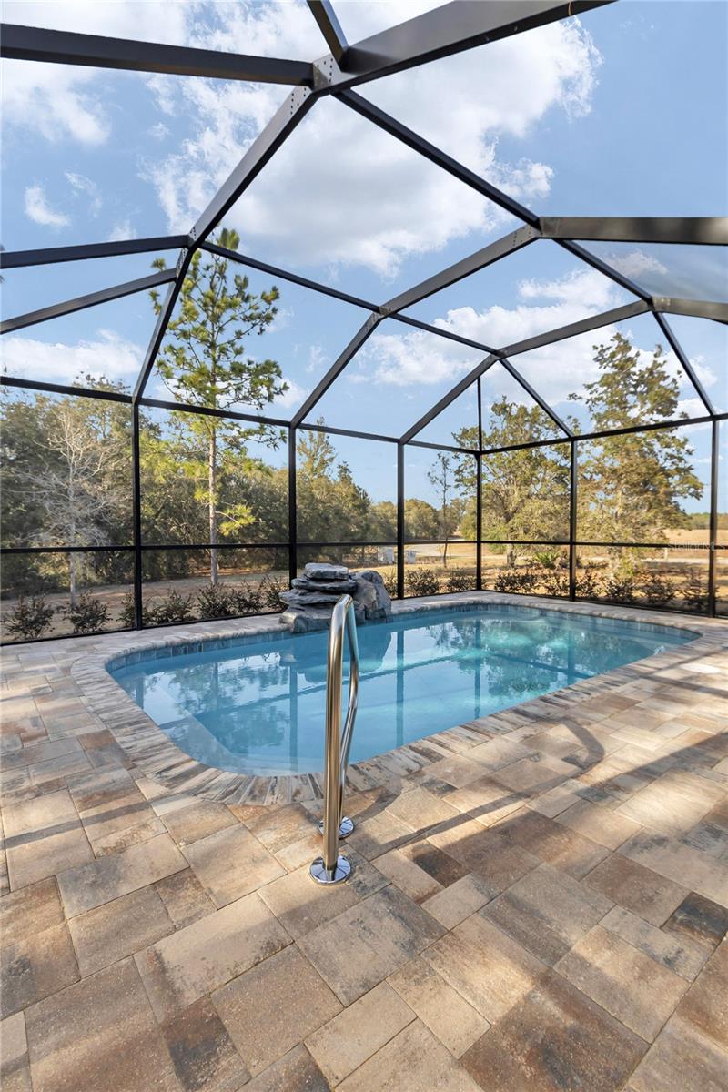 Listing photo id 48 for 18471 66 Loop