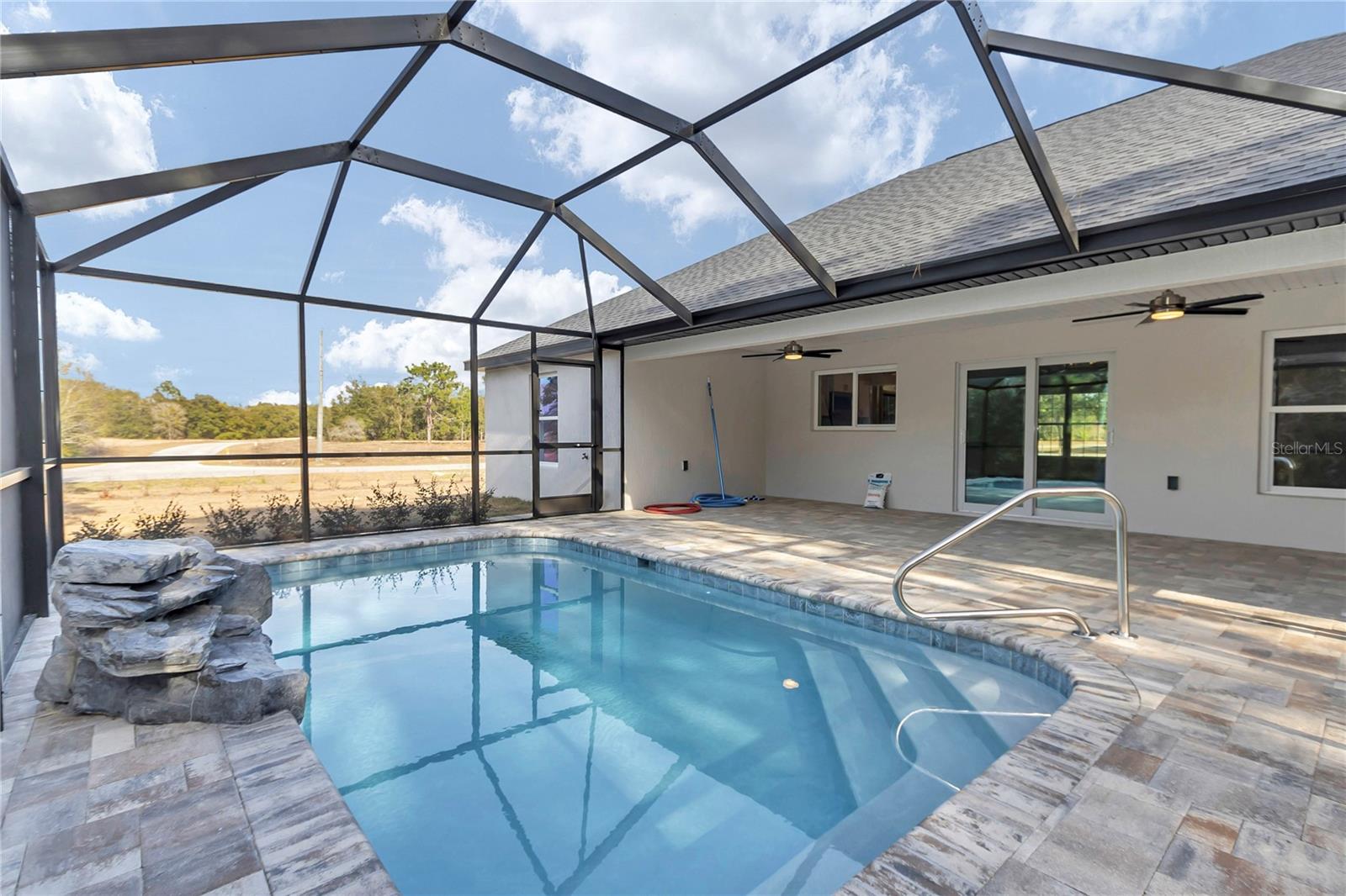 Listing photo id 49 for 18471 66 Loop