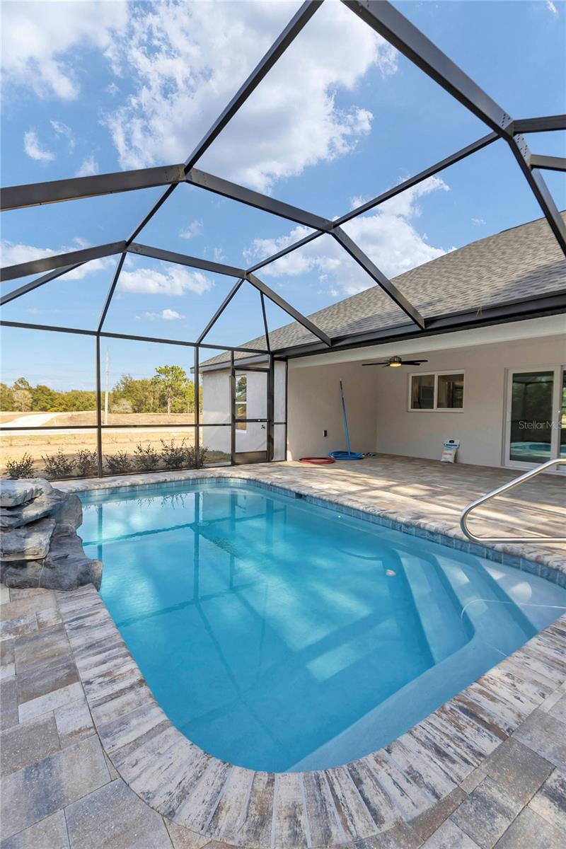 Listing photo id 50 for 18471 66 Loop