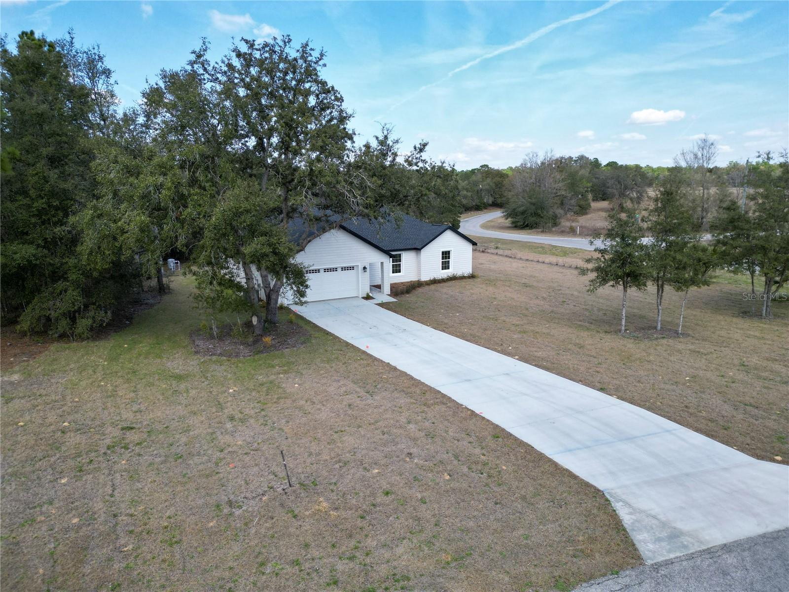 Listing photo id 54 for 18471 66 Loop