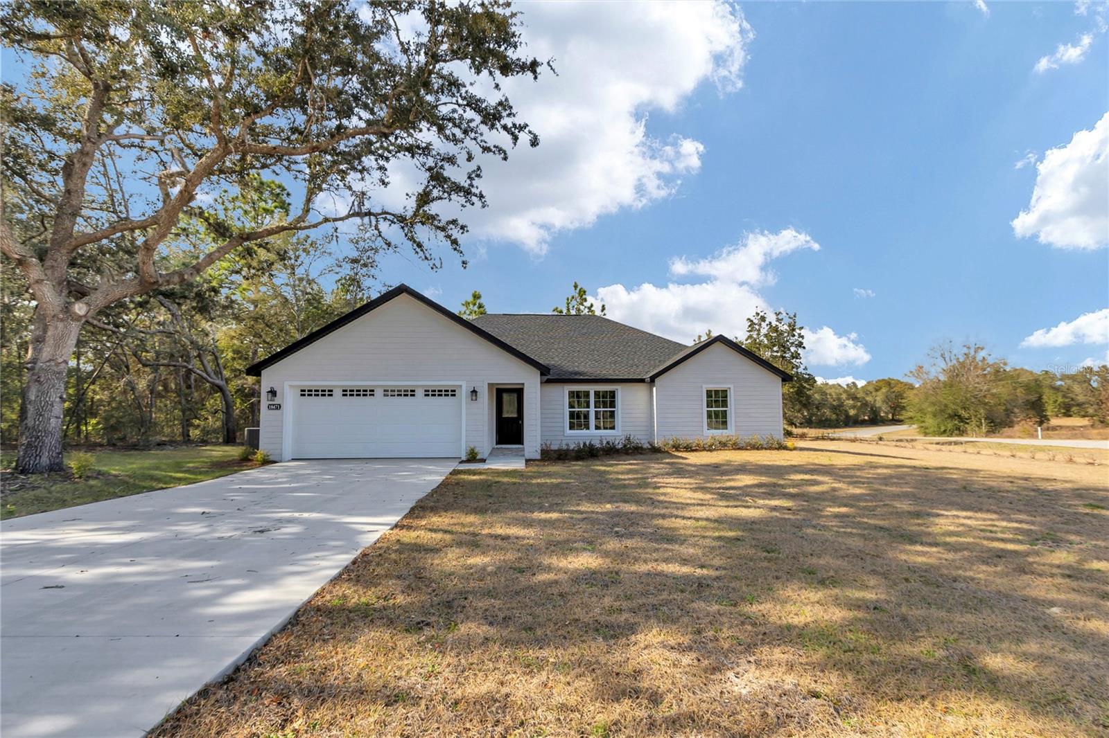 Listing photo id 4 for 18471 66 Loop