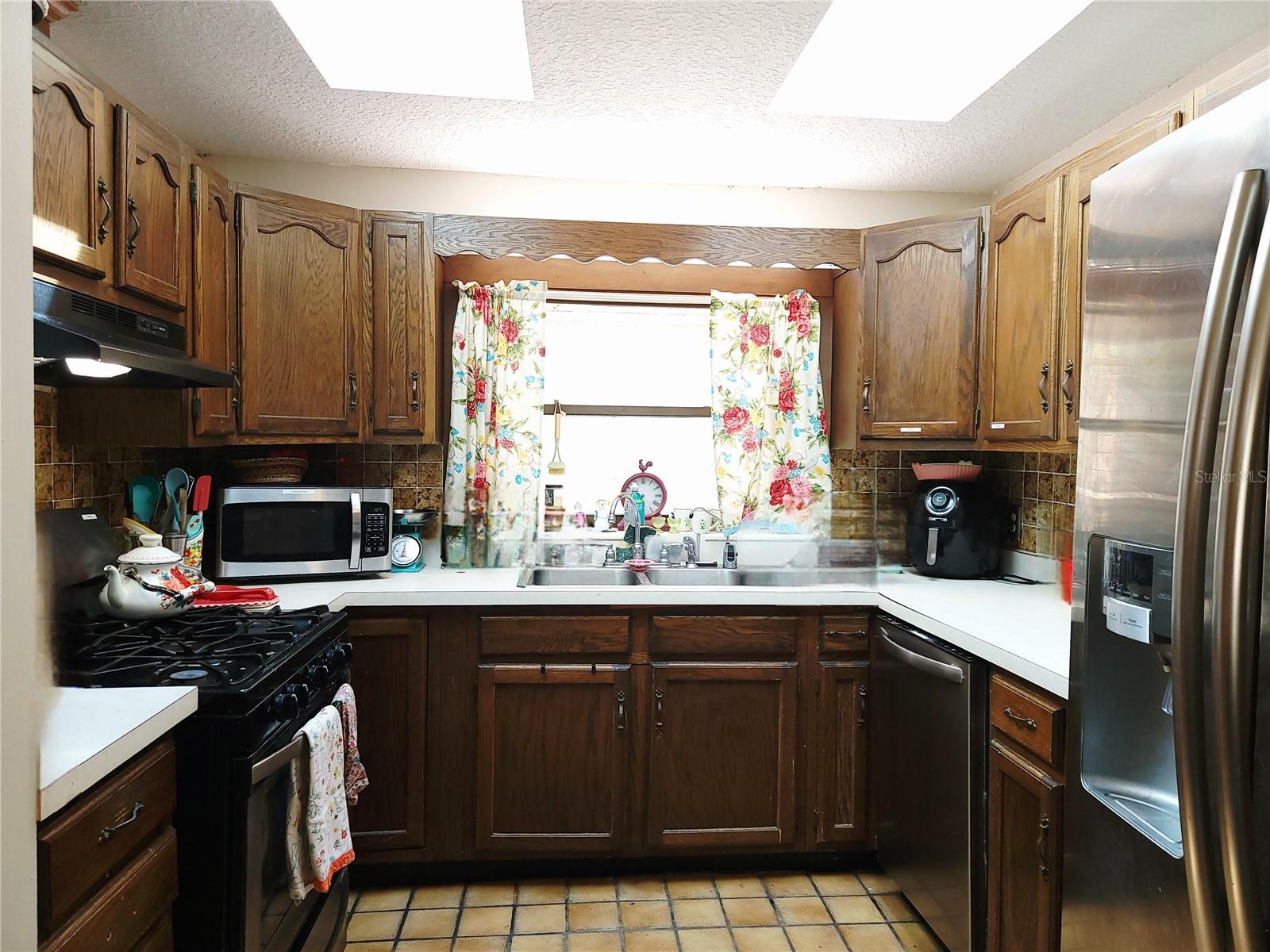 Image 11 of 39 For 1600 42nd Street