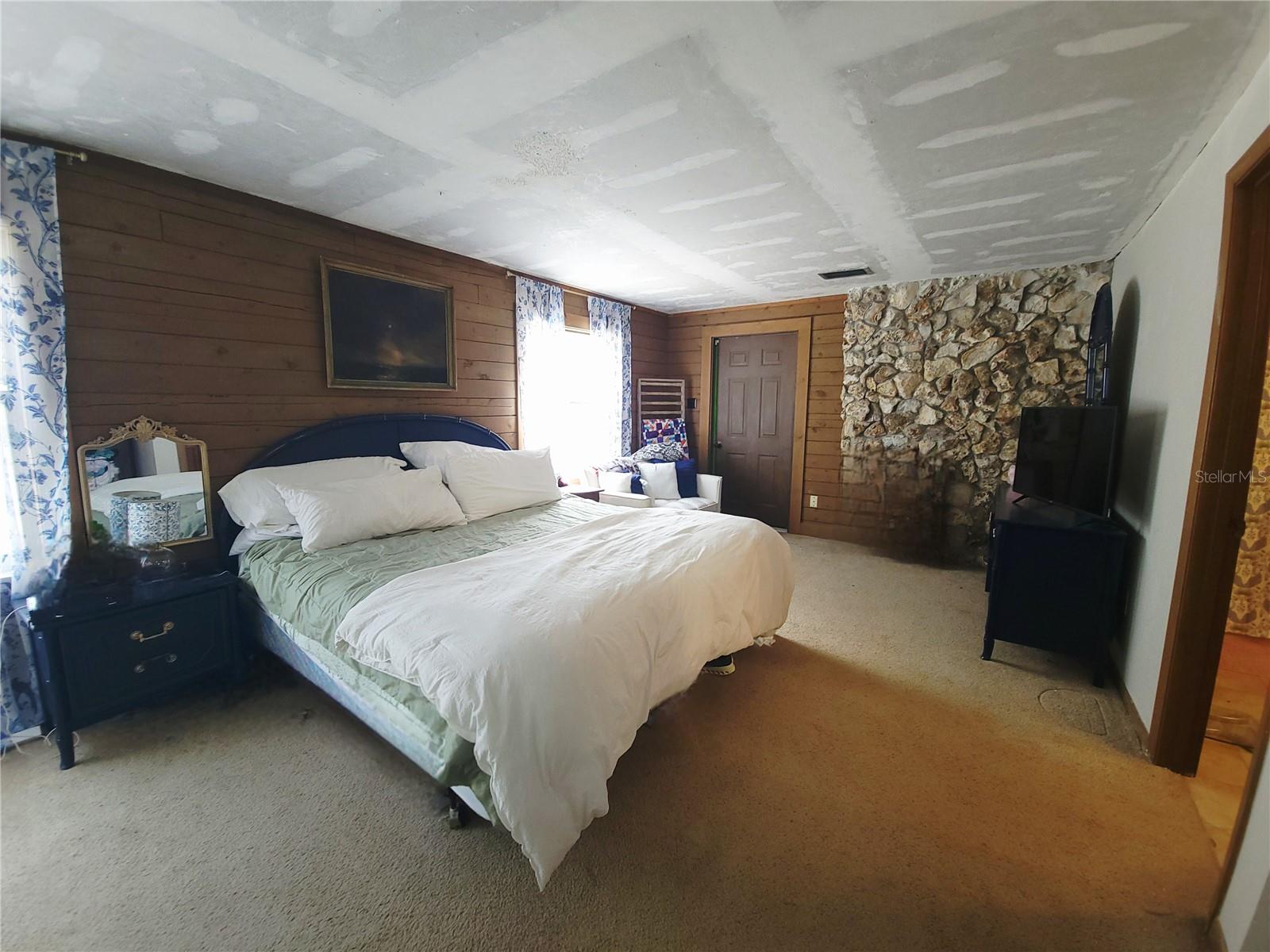 Image 18 of 39 For 1600 42nd Street