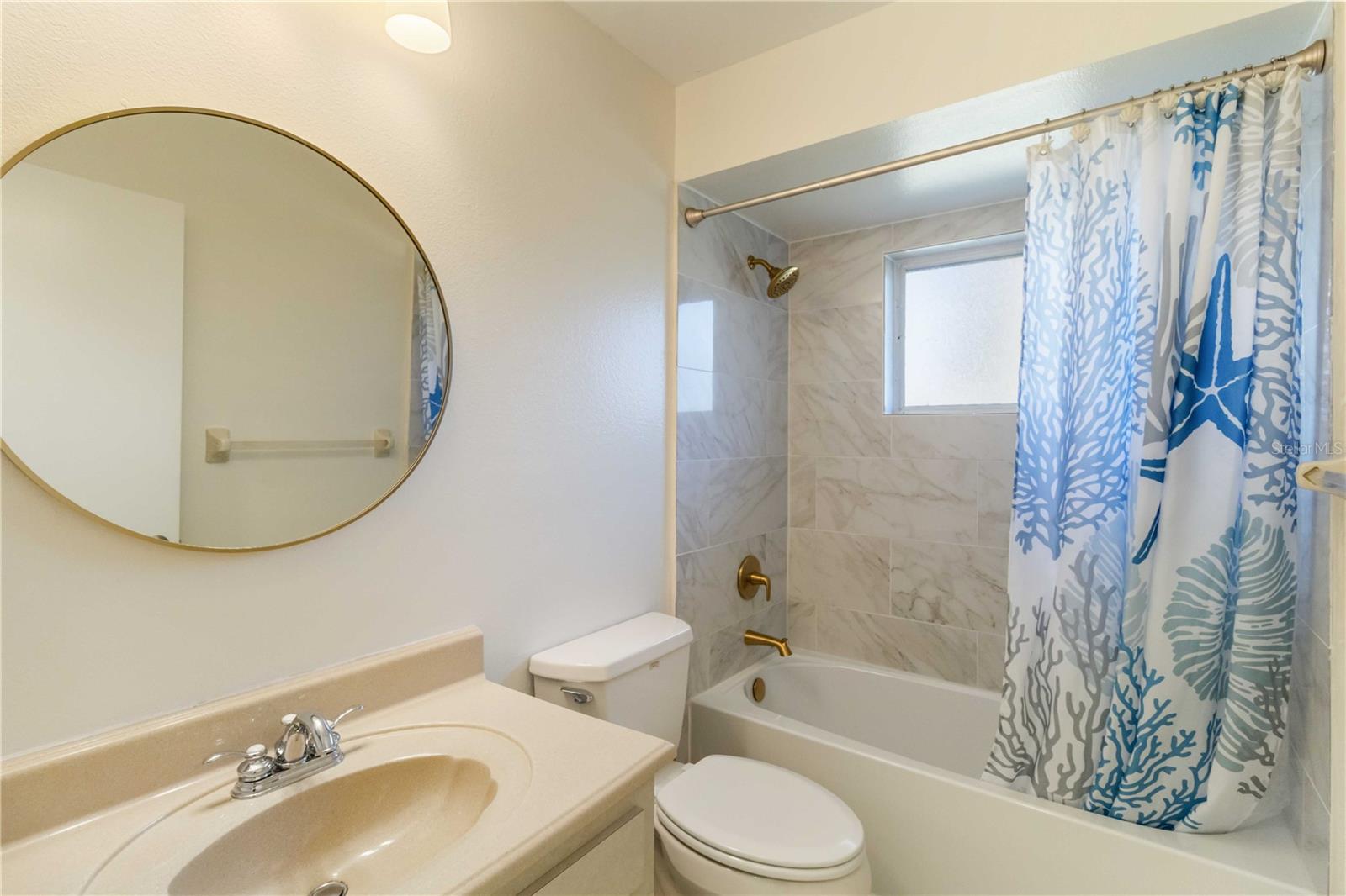 Image 24 of 50 For 22285 Walton Avenue