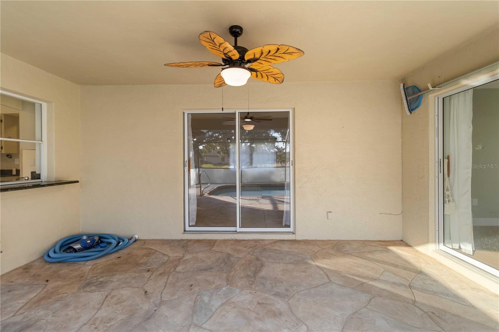 Image 27 of 50 For 22285 Walton Avenue