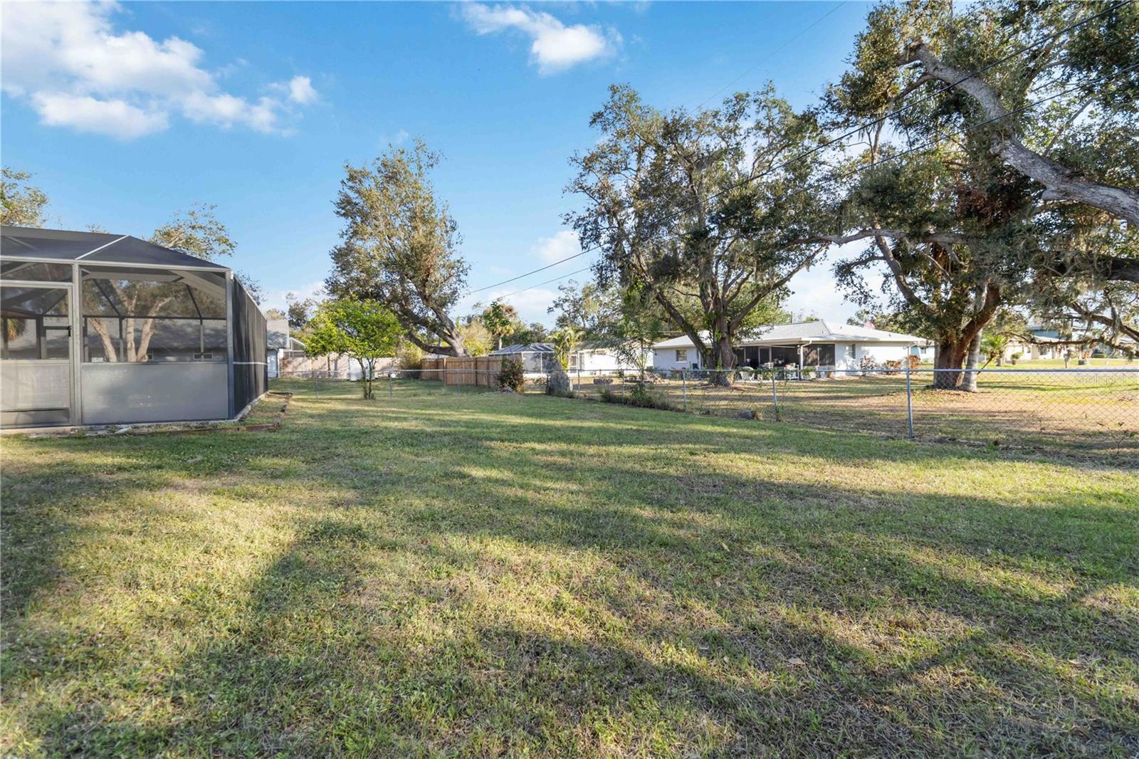 Image 35 of 50 For 22285 Walton Avenue