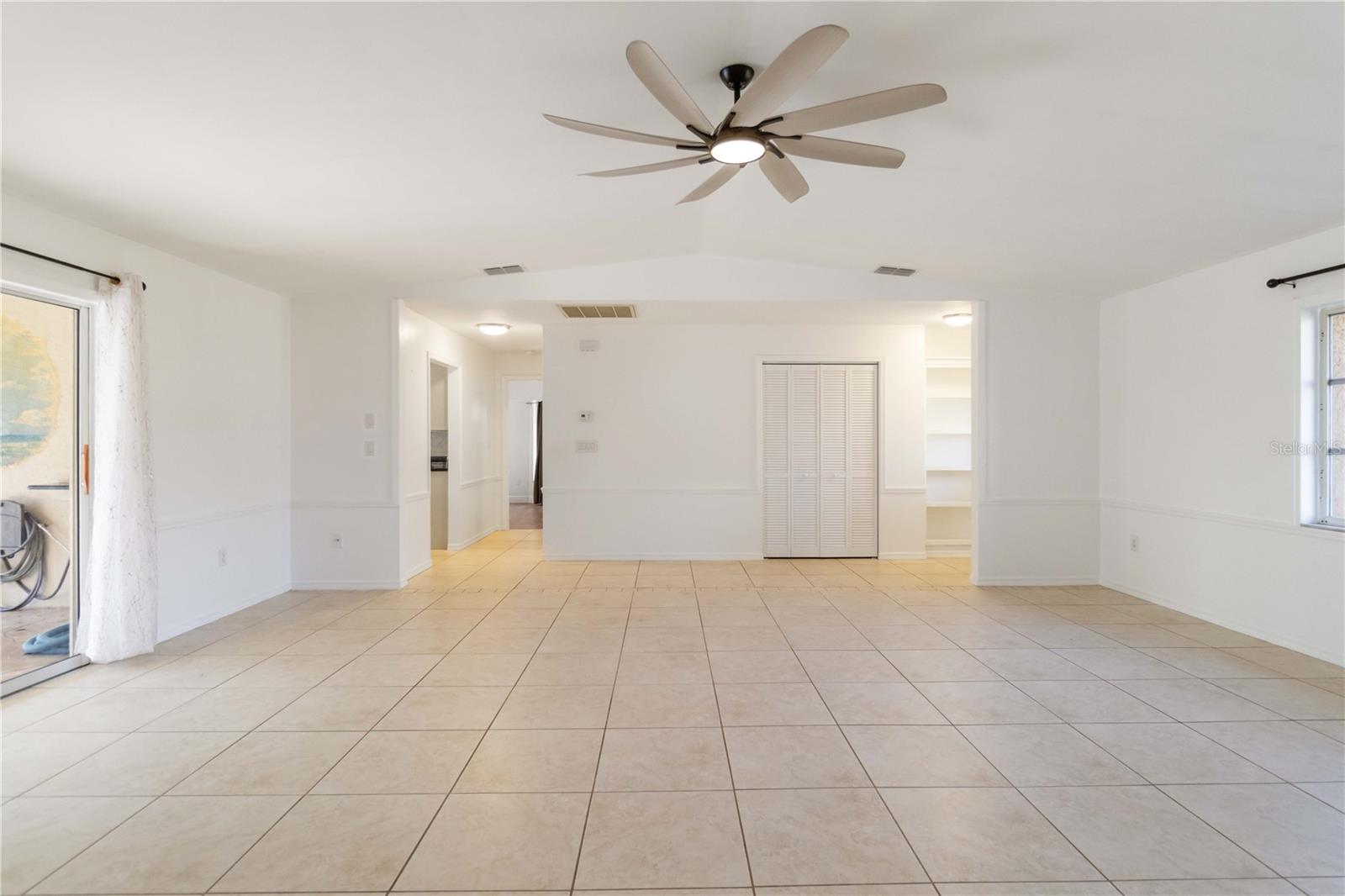 Image 8 of 50 For 22285 Walton Avenue