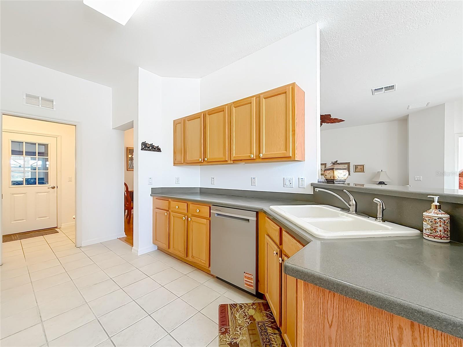 Image 13 of 49 For 9746 89th Loop