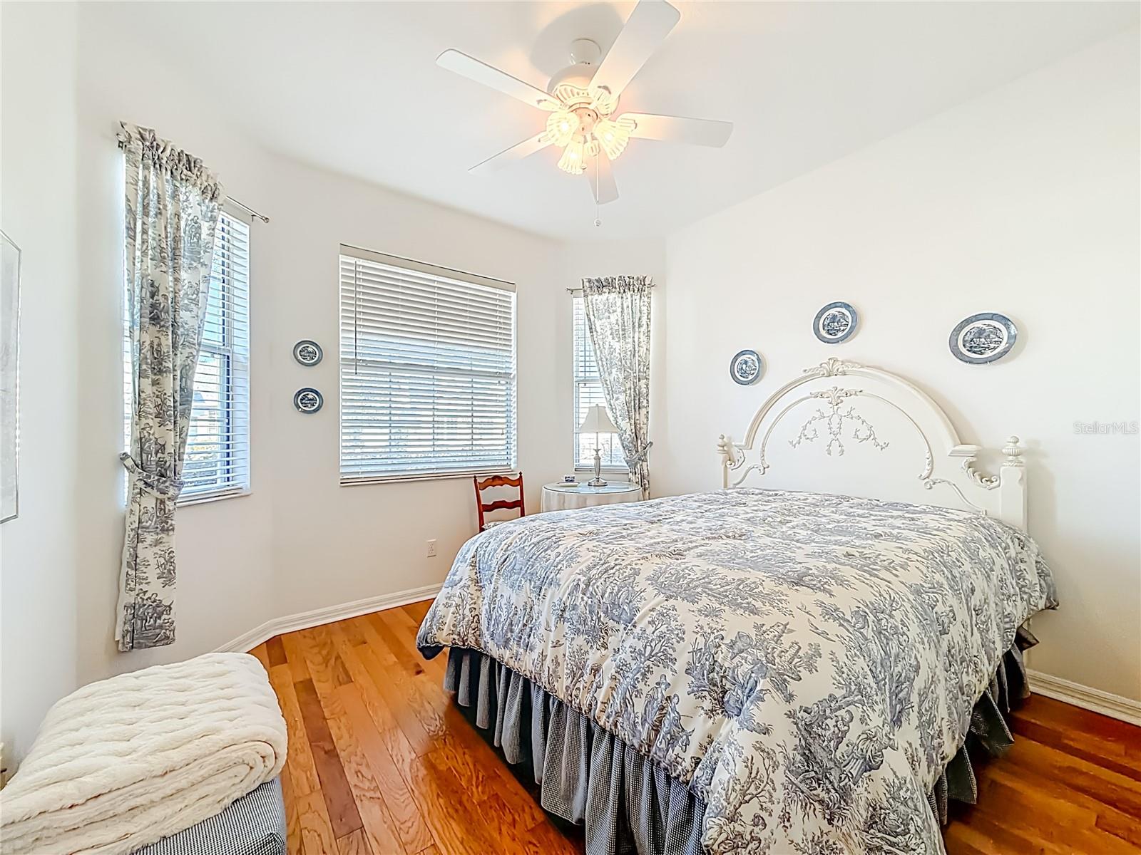 Image 28 of 49 For 9746 89th Loop