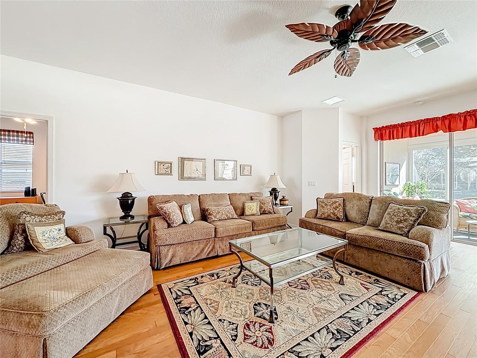 Image 7 of 49 For 9746 89th Loop