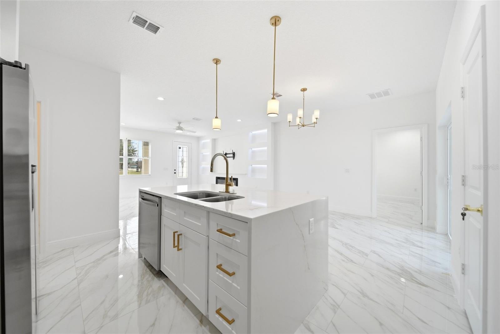 Image 16 of 45 For 1002 Williams Street