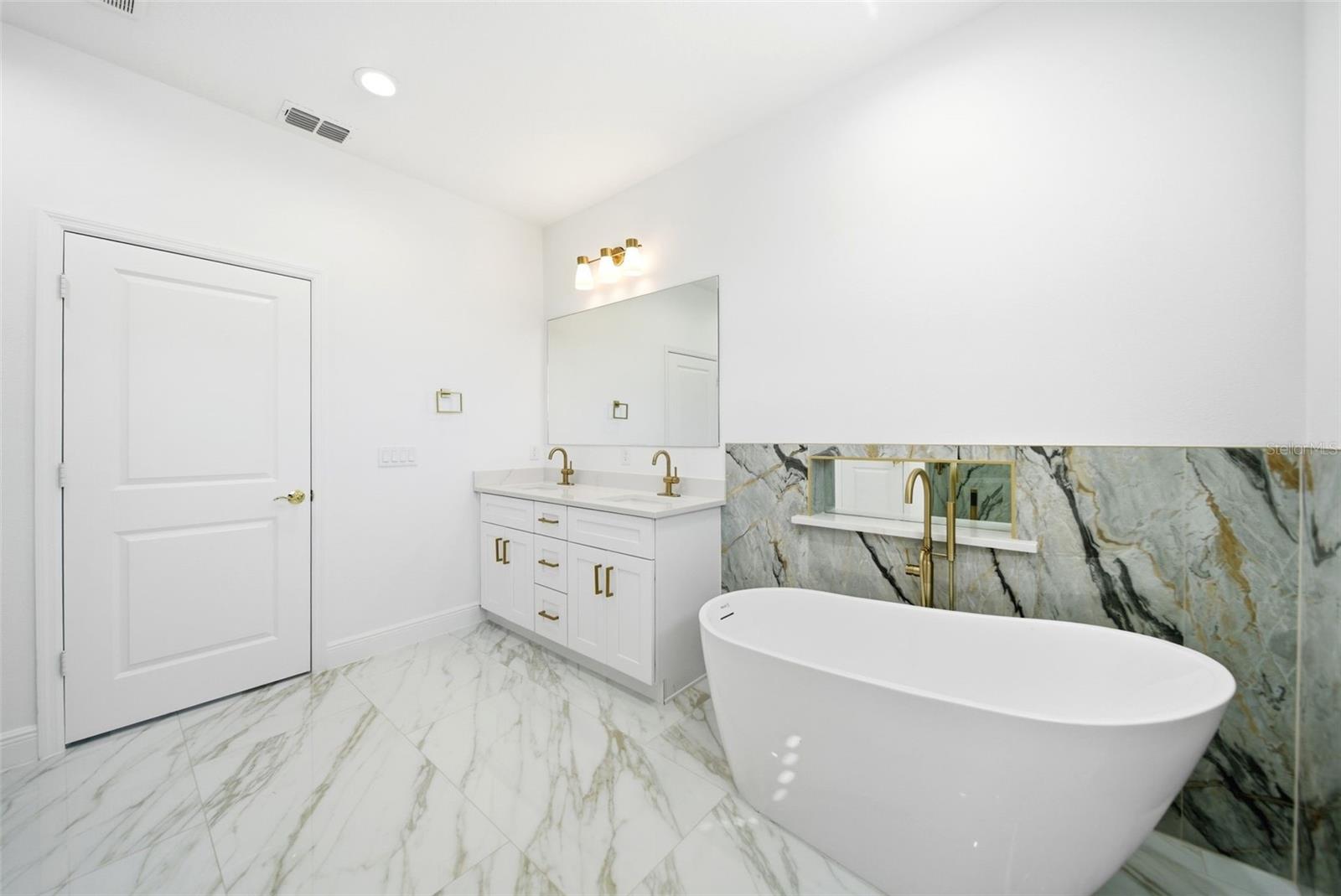 Image 22 of 45 For 1002 Williams Street