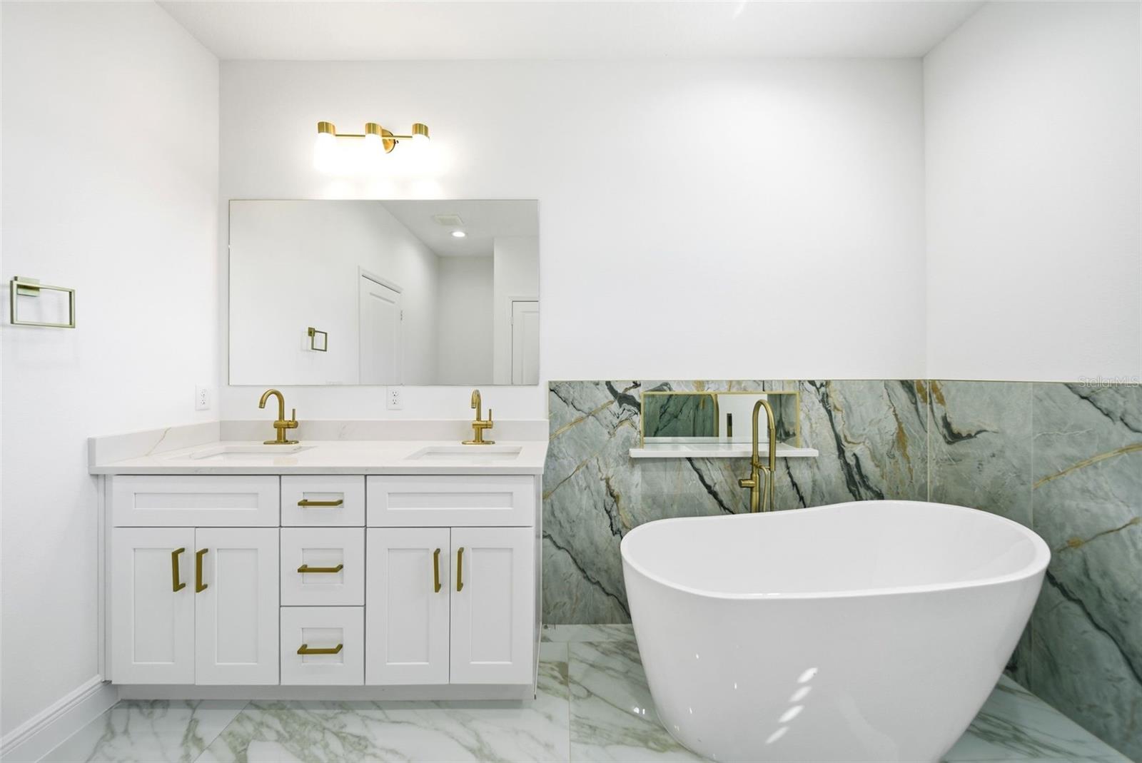 Image 23 of 45 For 1002 Williams Street