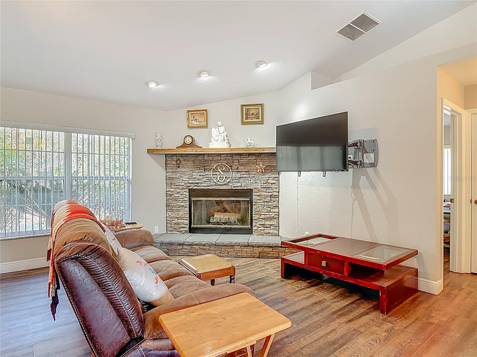 Image 14 of 80 For 15271 24th Street Road