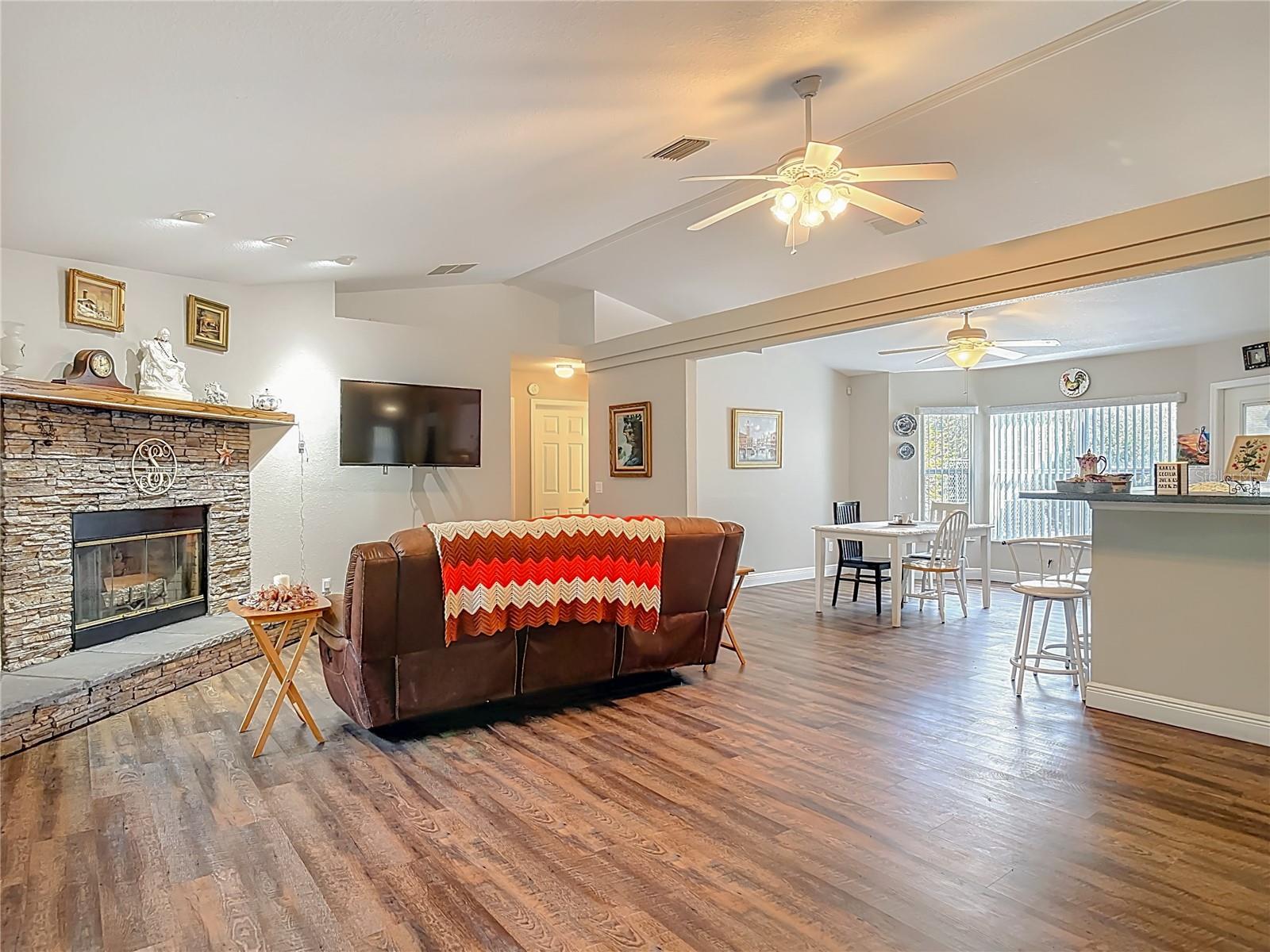 Image 16 of 80 For 15271 24th Street Road