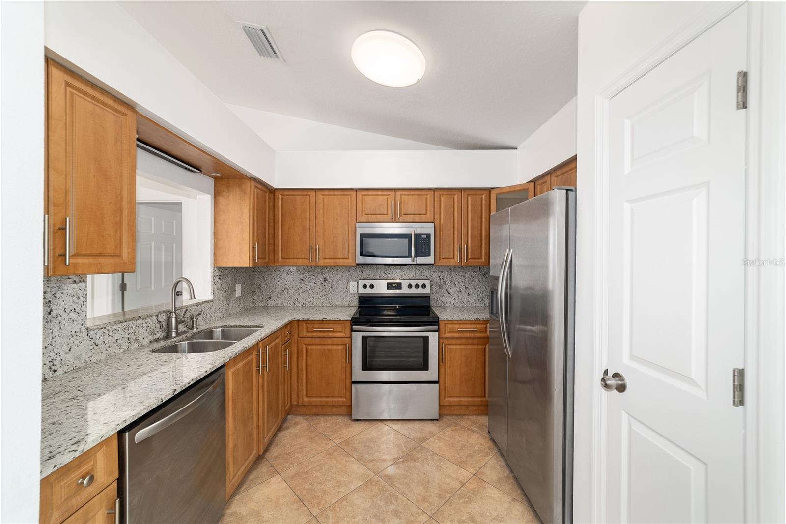 Image 17 of 58 For 6821 108th Street