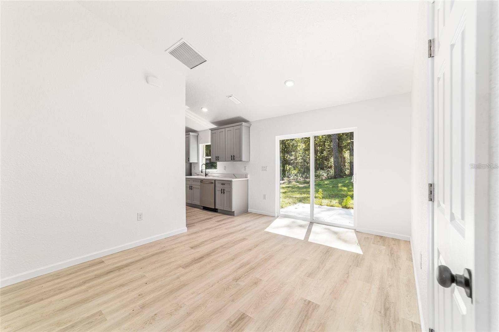 Image 11 of 33 For 15388 26th Place