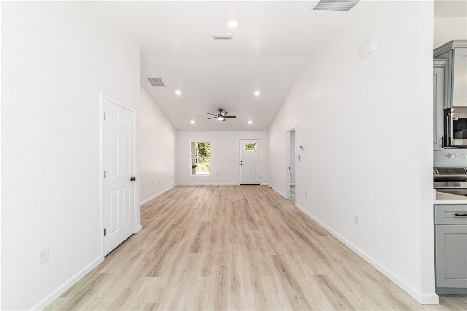 Image 15 of 33 For 15388 26th Place