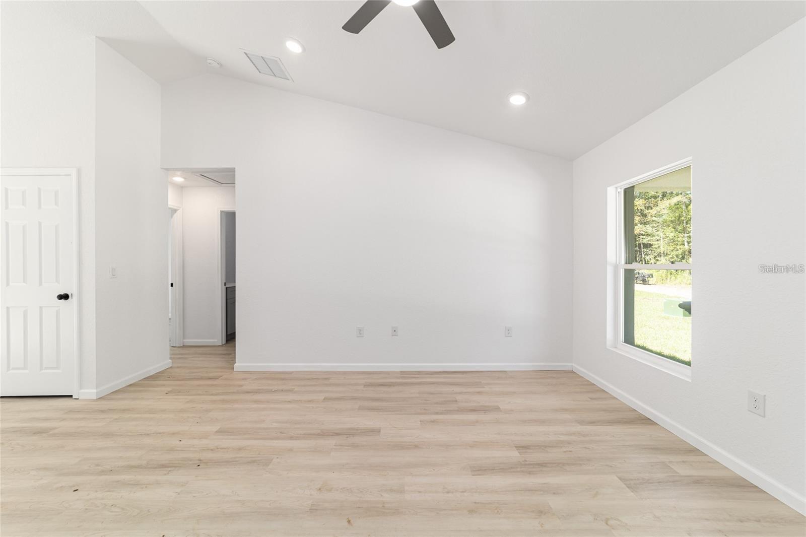 Image 4 of 33 For 15388 26th Place