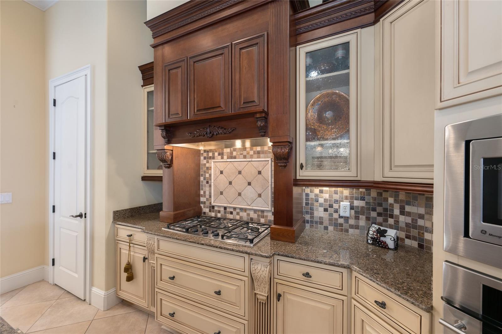 Image 15 of 82 For 695 47th Loop