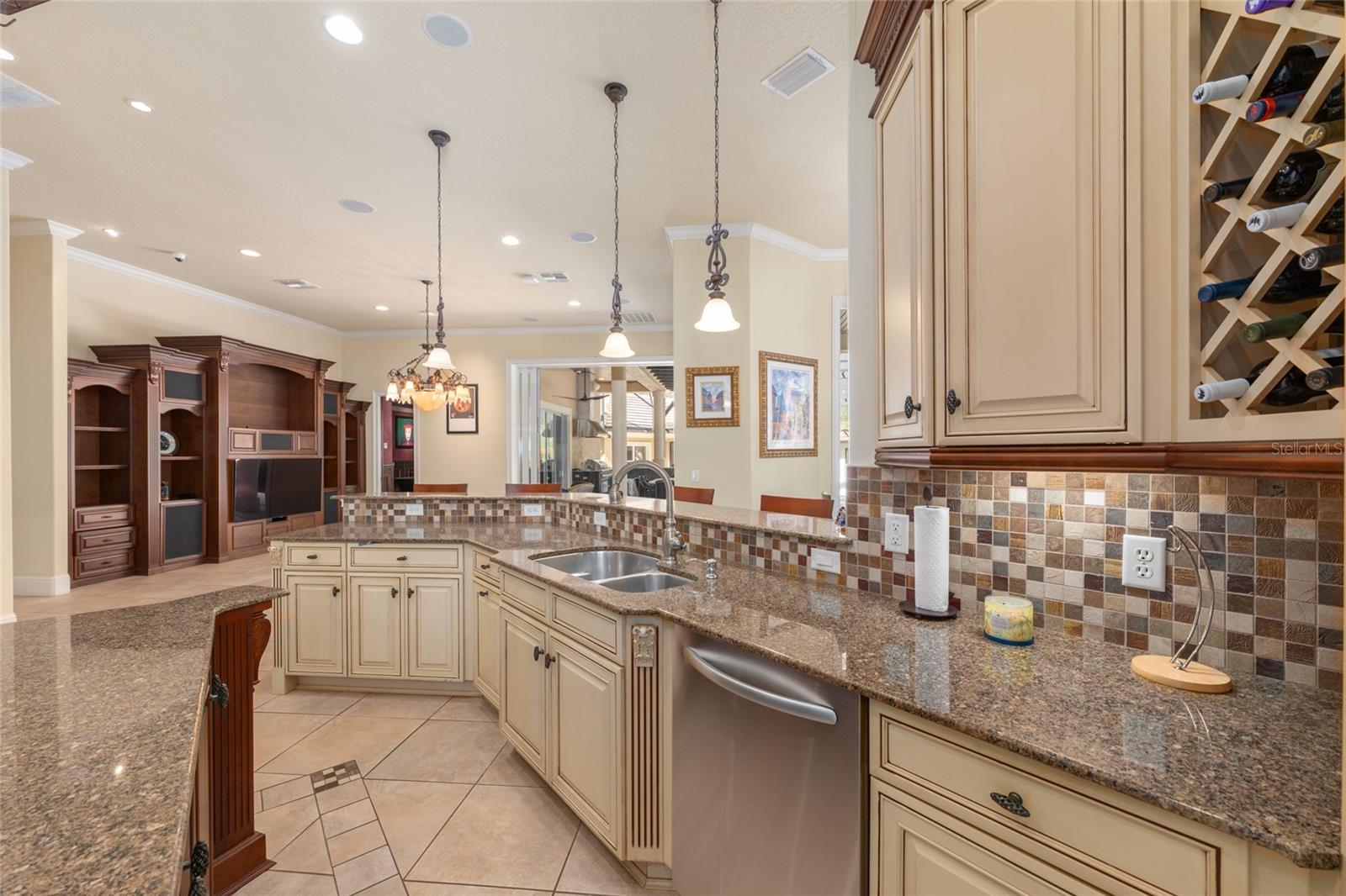 Image 17 of 82 For 695 47th Loop