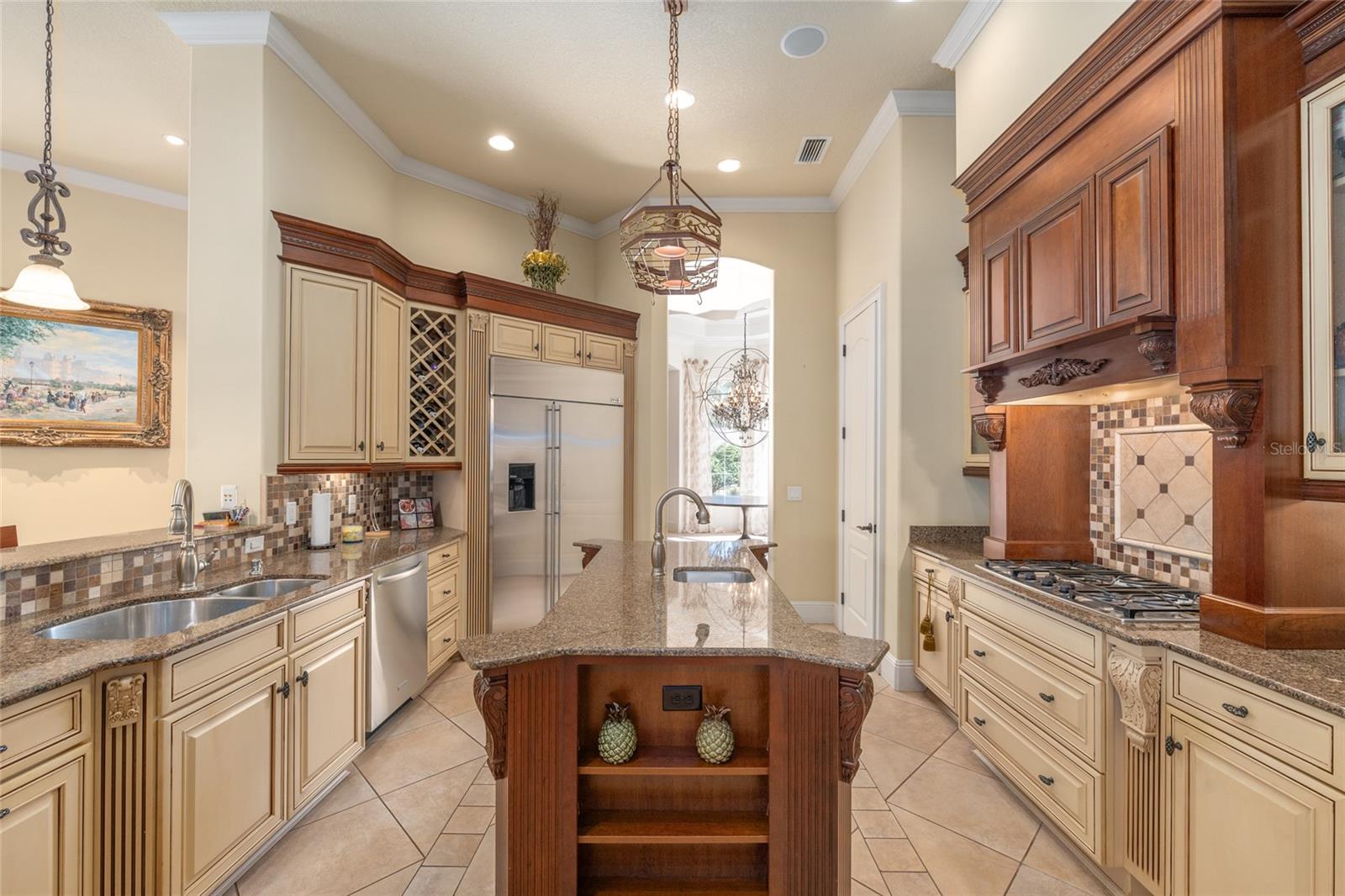 Image 18 of 82 For 695 47th Loop