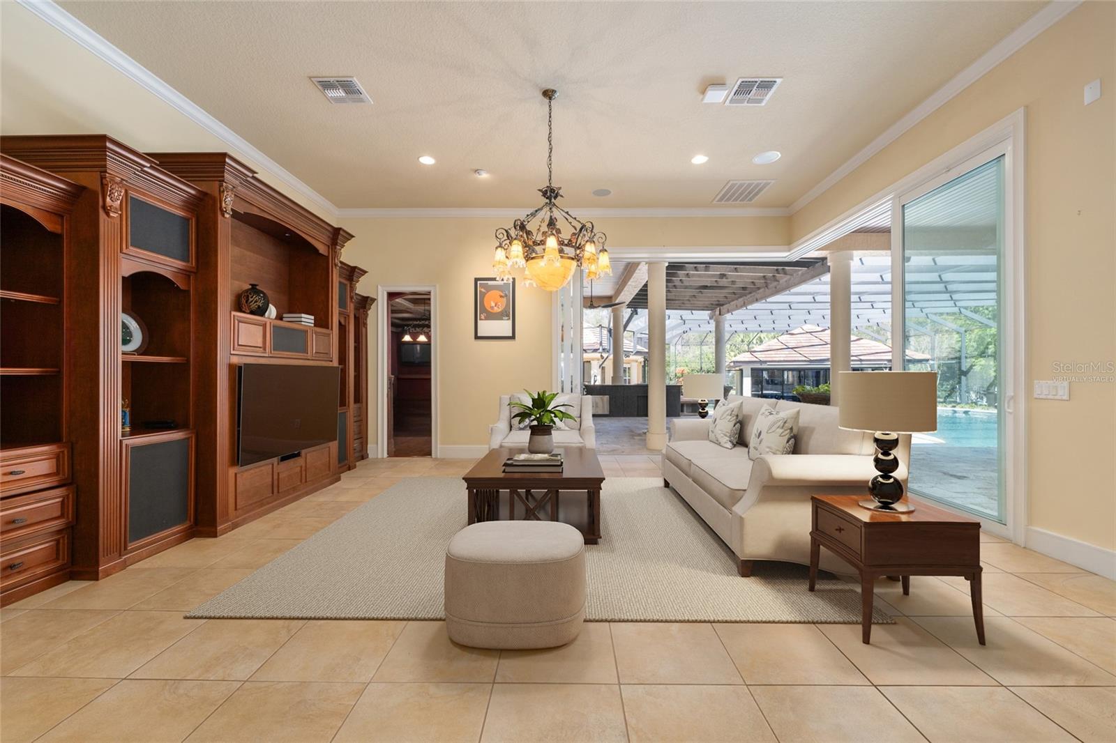 Image 20 of 82 For 695 47th Loop