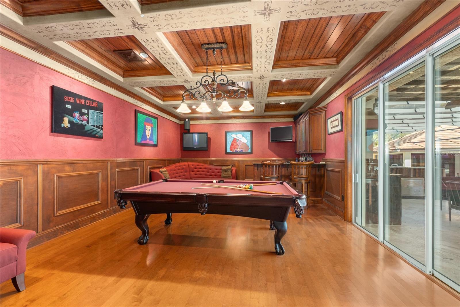 Image 21 of 82 For 695 47th Loop