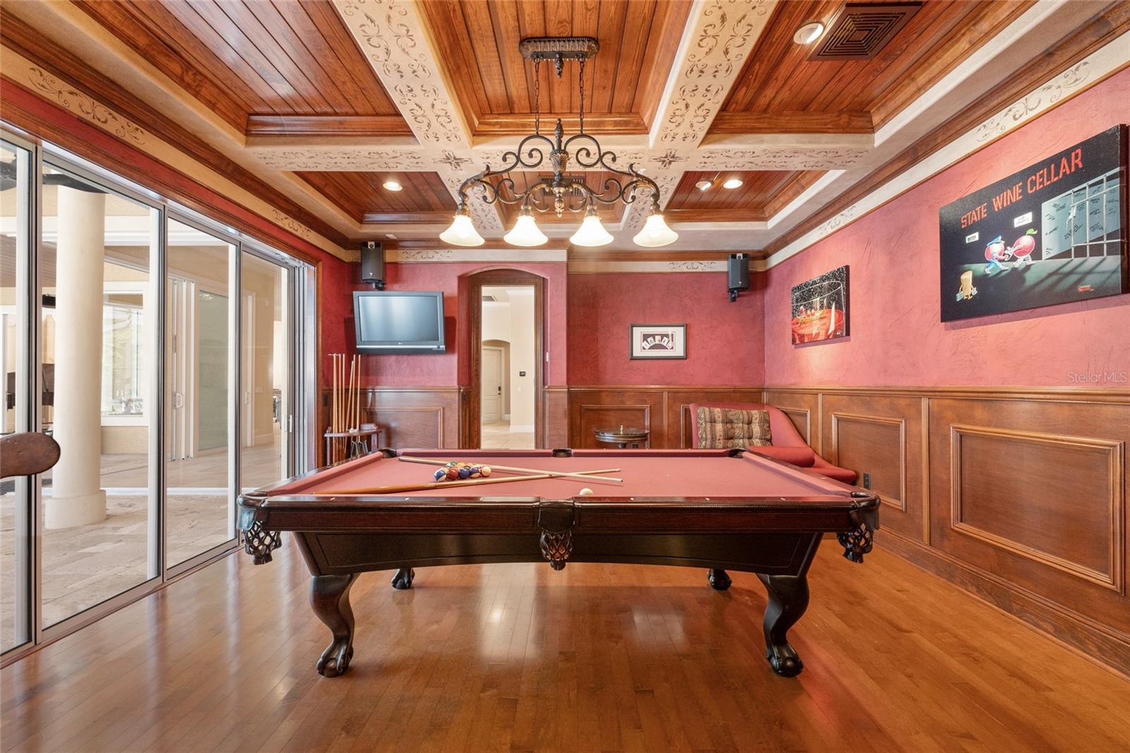 Image 23 of 82 For 695 47th Loop