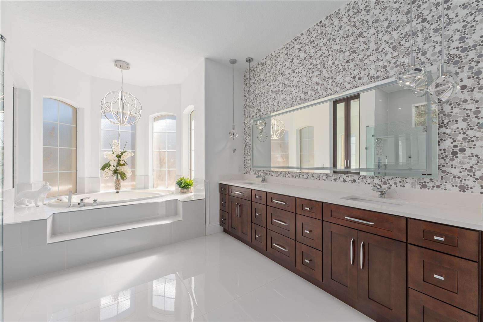 Image 27 of 82 For 695 47th Loop