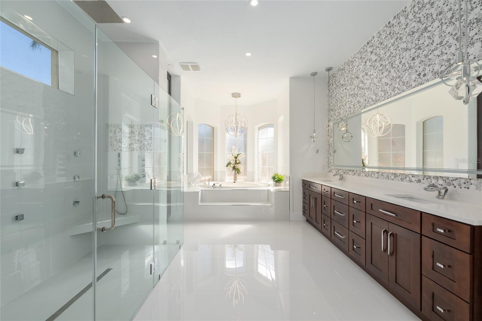 Image 28 of 82 For 695 47th Loop