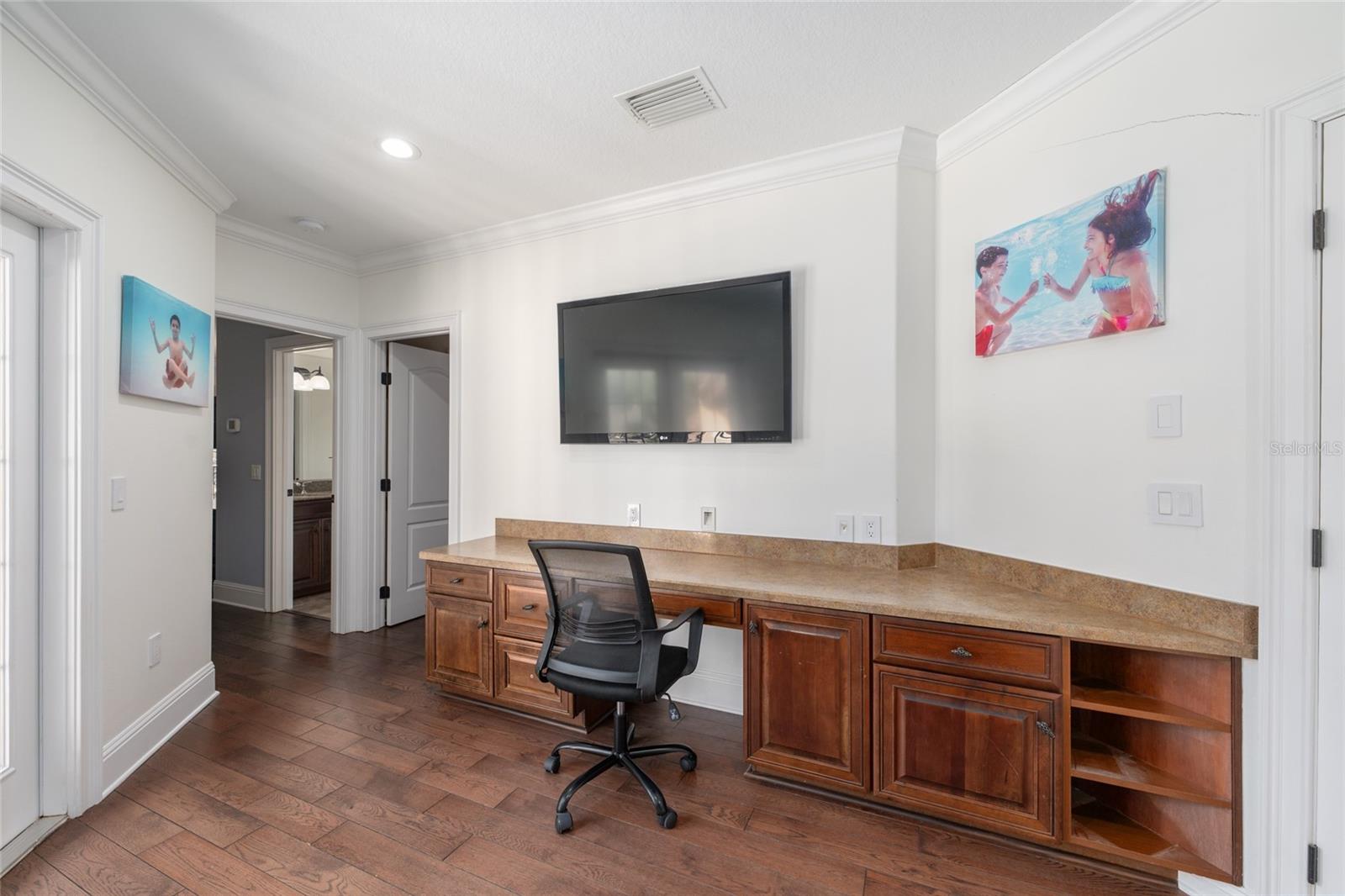 Image 30 of 82 For 695 47th Loop