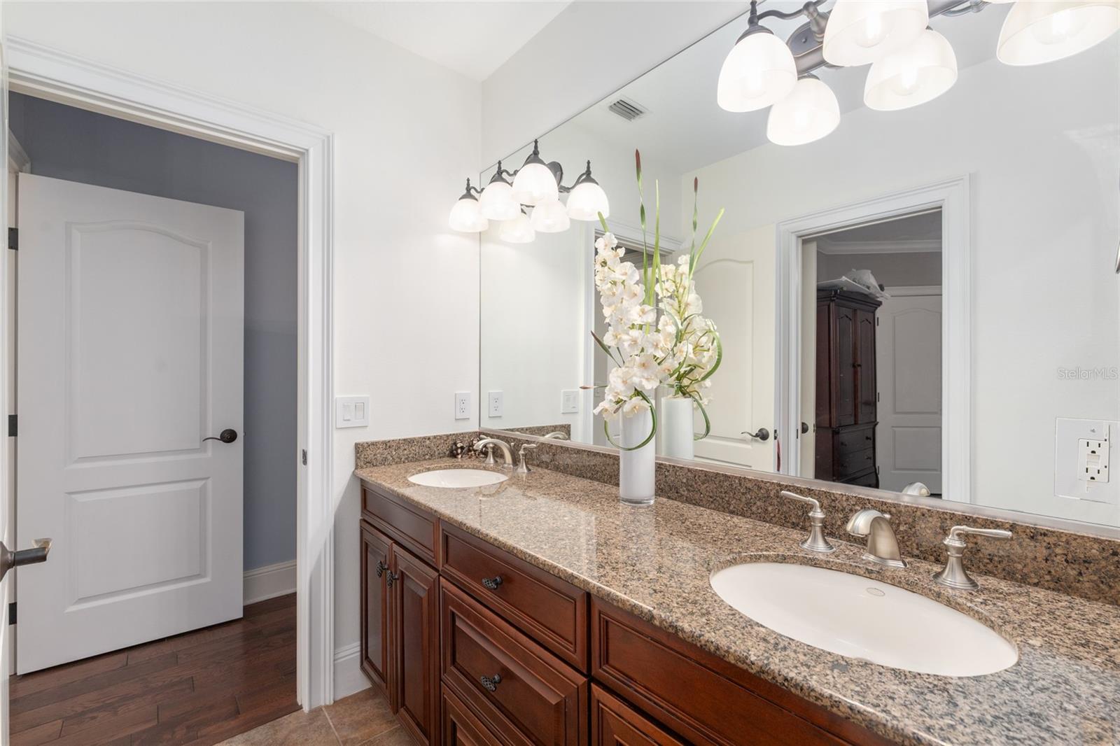 Image 32 of 82 For 695 47th Loop