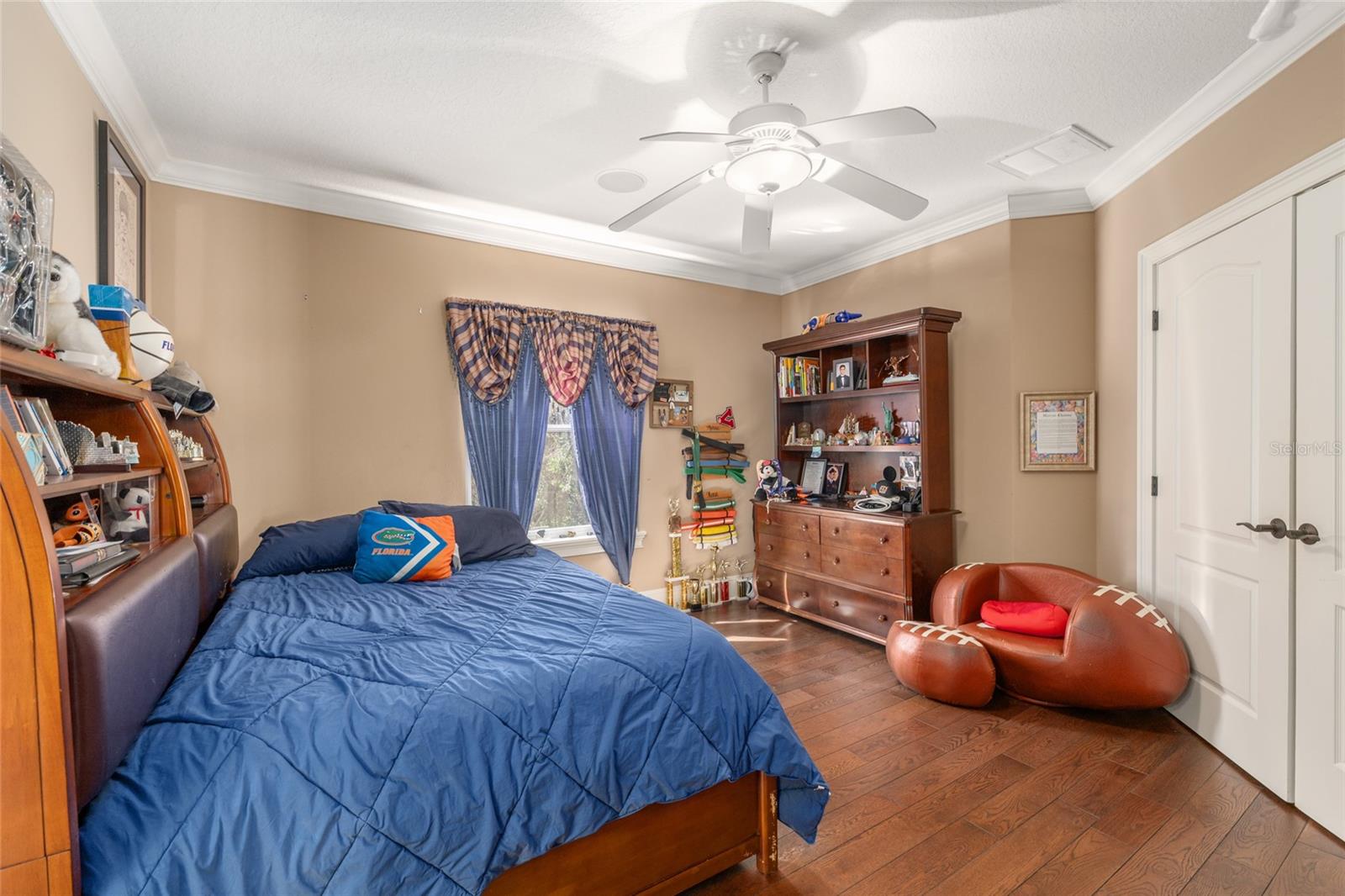 Image 33 of 82 For 695 47th Loop