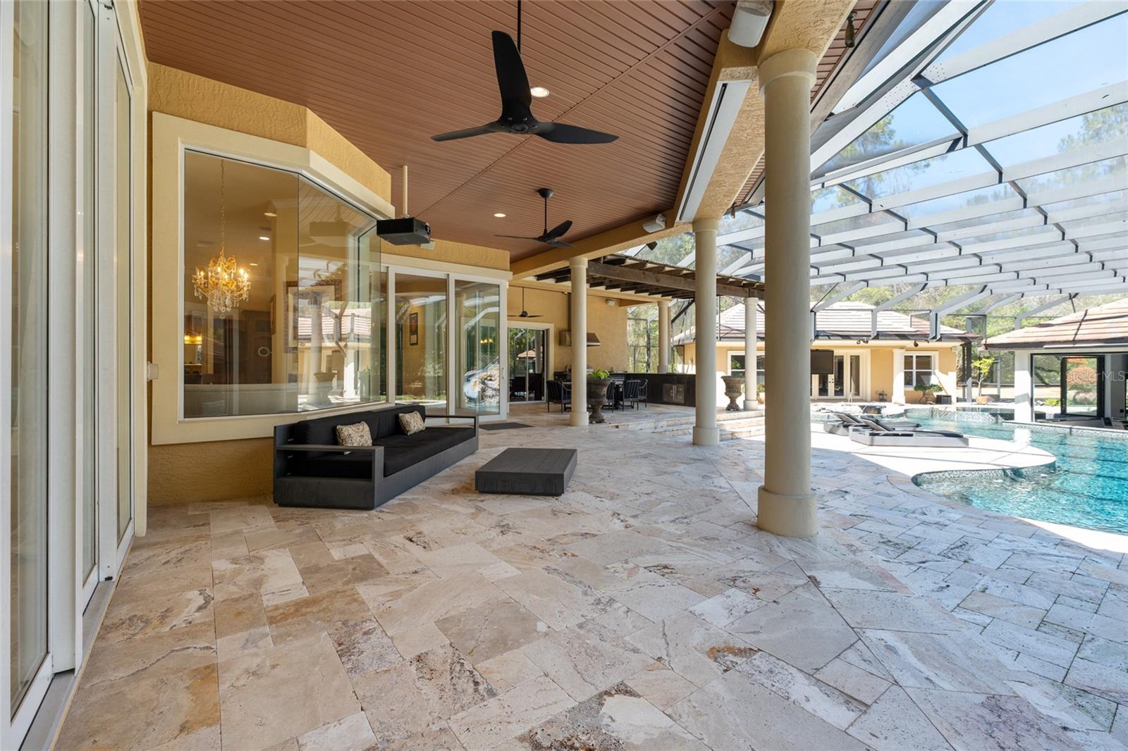 Image 43 of 82 For 695 47th Loop