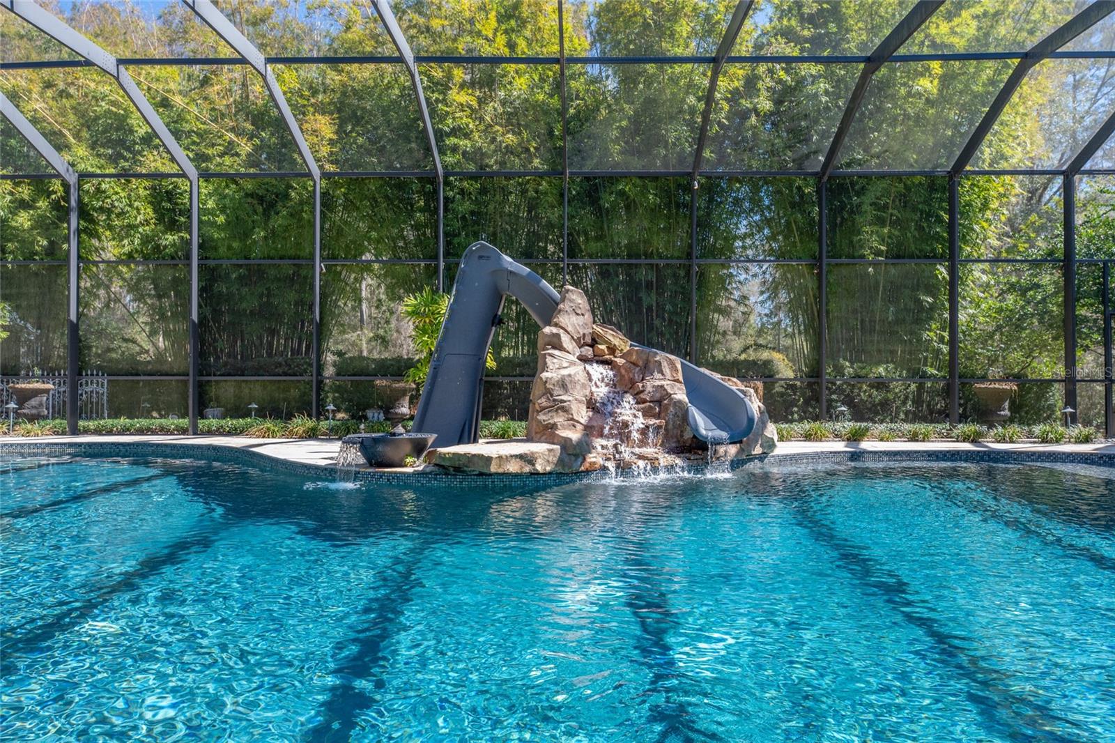 Image 51 of 82 For 695 47th Loop