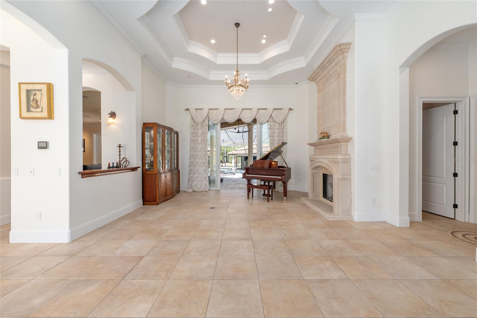 Image 6 of 82 For 695 47th Loop