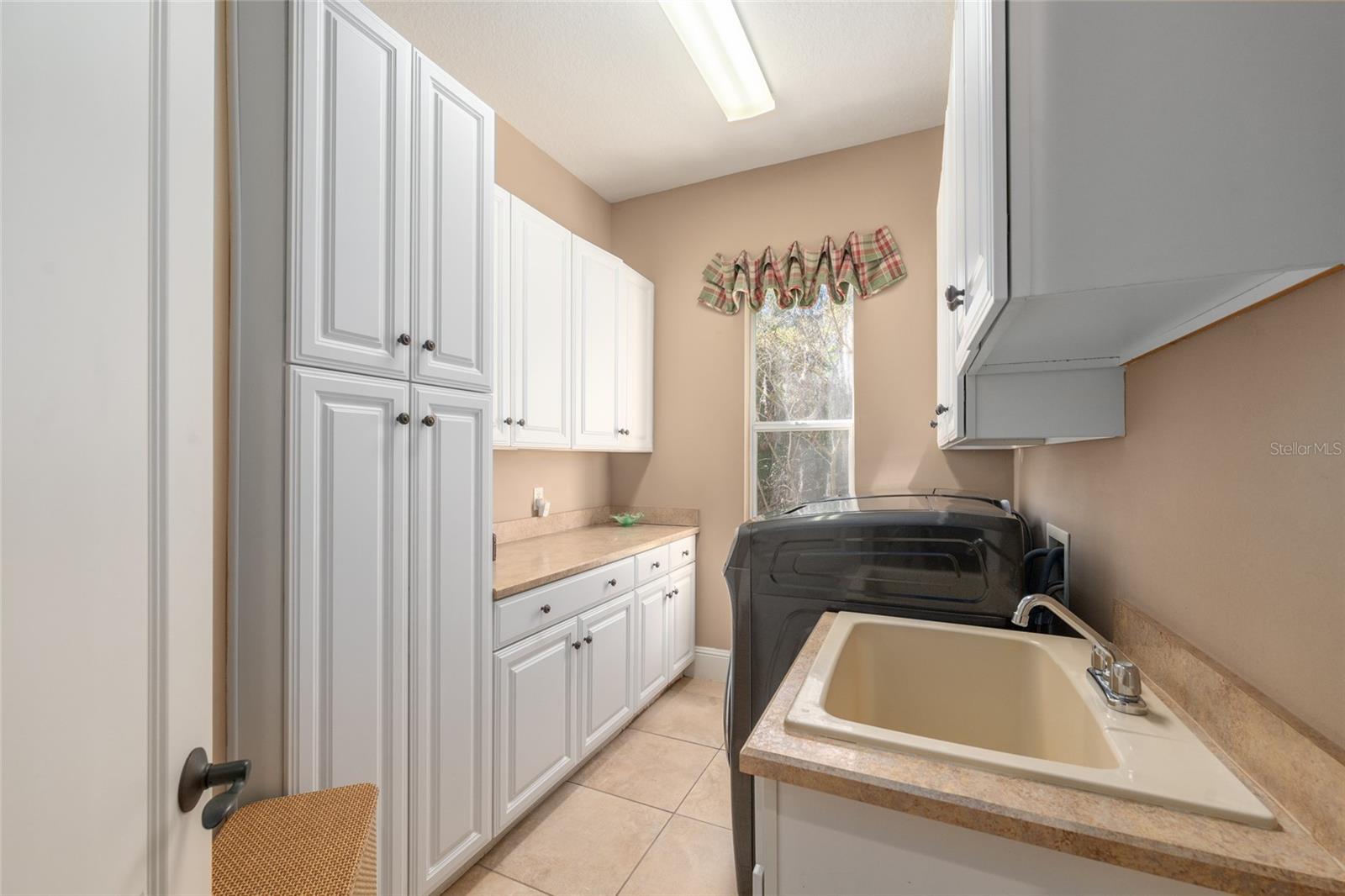 Image 76 of 82 For 695 47th Loop