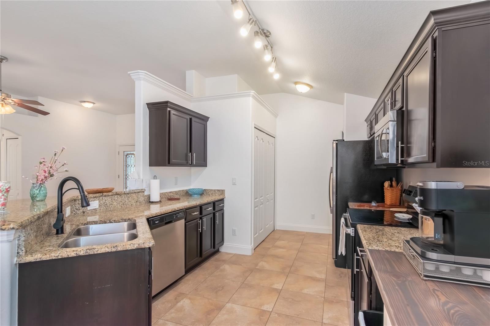 Image 8 of 42 For 2309 Angel Fish Loop