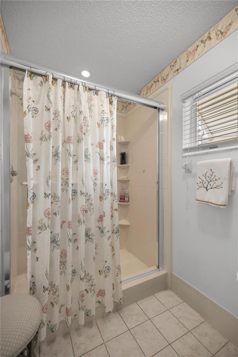 Image 21 of 32 For 8612 61st Court